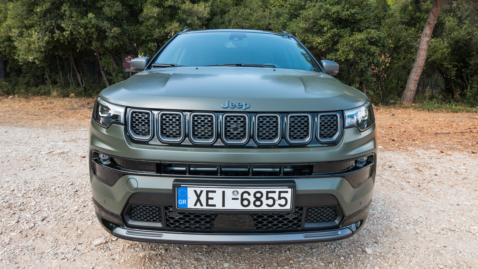 Jeep Compass 4xe: Premium, μυώδες και καίει μόλις 6,3λτ